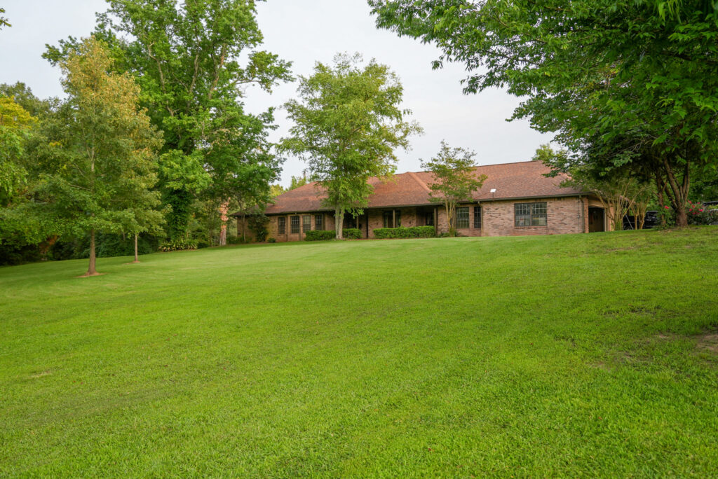 3 bed/3 bath 1899 Ratliff Rd. Raymond, MS 39154